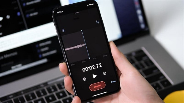 Ghi âm giọng đọc của mình và nghe lại, sau đó ghi và điều chỉnh những lỗi sai phát âm mà mình mắc phải