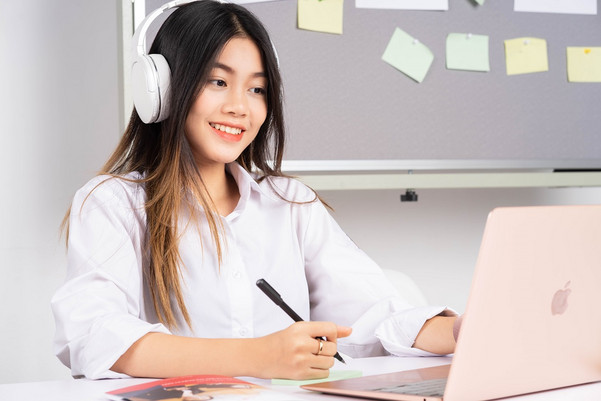 Thường xuyên luyện nói để đạt kết quả tốt trong phần thi khẩu ngữ HSKK sơ cấp