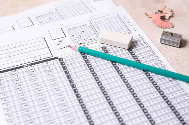 Lệ phí thi HSK trên giấy thường dao động từ 530.000 đến 2.150.000 VNĐ, tùy vào cấp độ HSK đăng ký