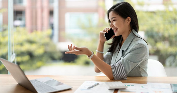 Luyện tập giao tiếp với bạn bè 15-30 phút mỗi ngày để vốn từ thấm dần vào phản xạ ngôn ngữ của bạn