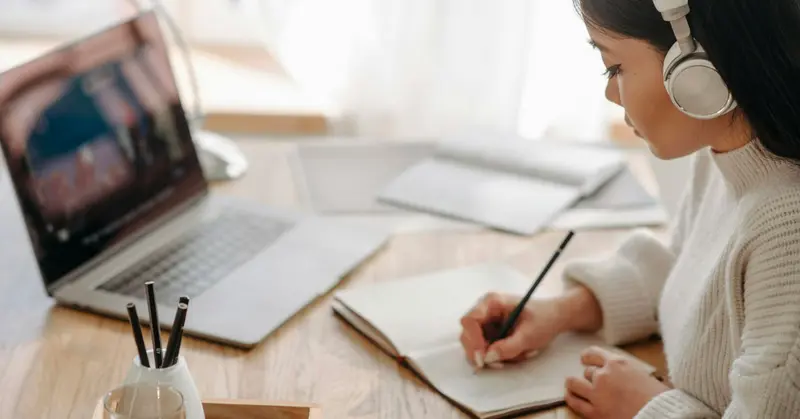 Nghe - nhắc lại theo audio