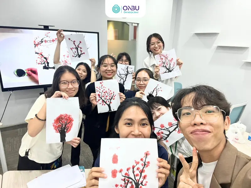 Show hình ảnh các hoạt động ngoài giờ