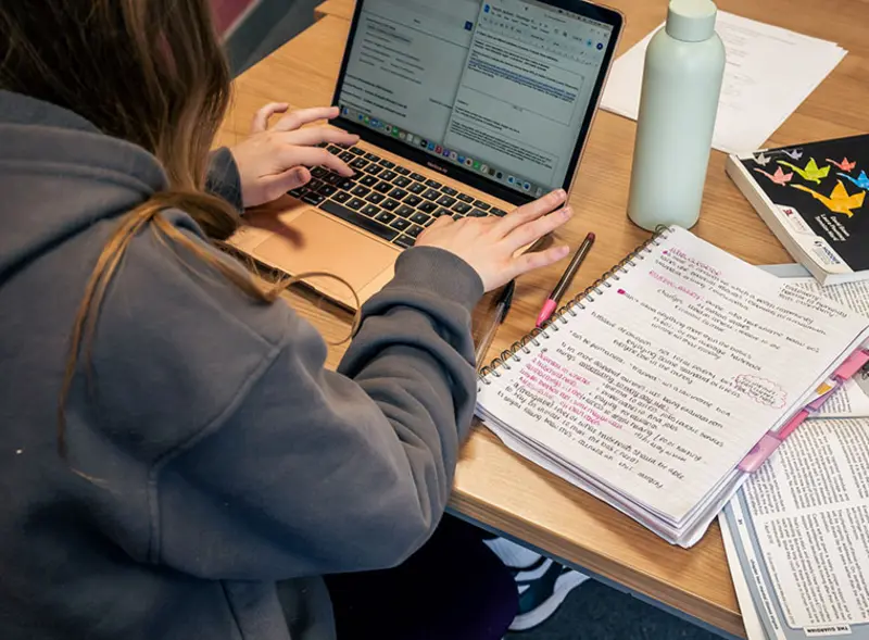 Viết nhật ký hoặc đoạn văn ngắn